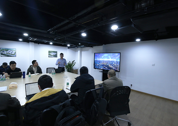 華盛興邦施工團隊項目經(jīng)理進(jìn)行地坪專項知識培訓(xùn)